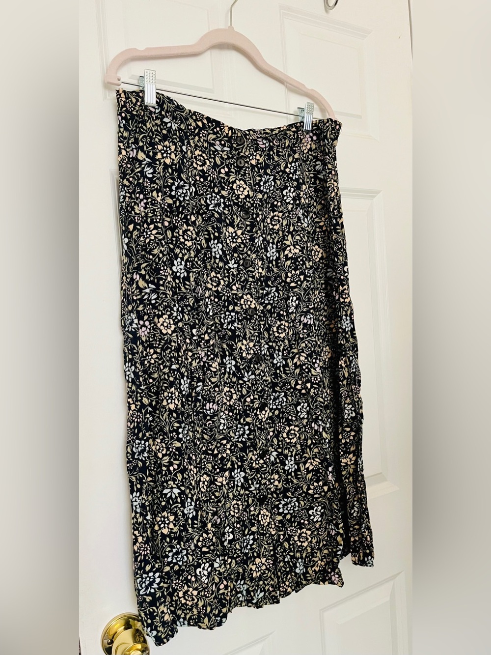 Vintage Sag Harbor Black Floral Midi Skirt with Cream and Pale Pink Accents